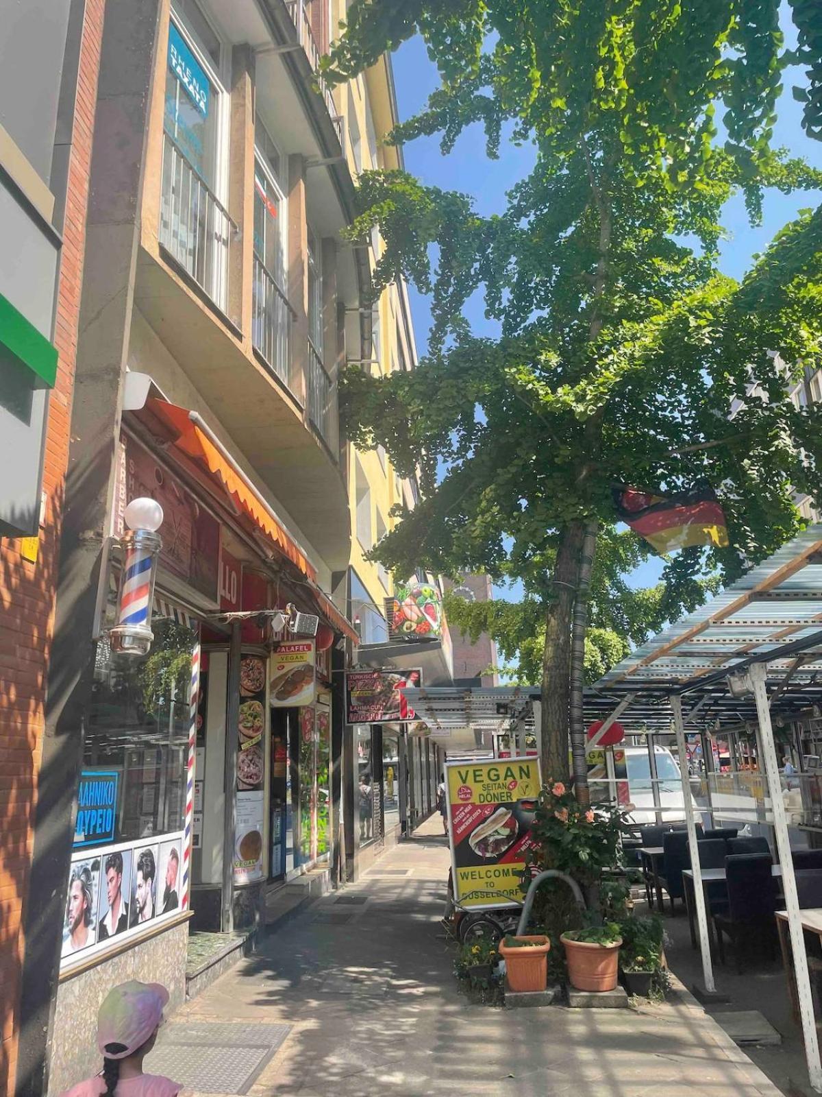 Zentrale Wohnung Direkt Am Hauptbahnhof - Bismarck Düsseldorf Exterior foto