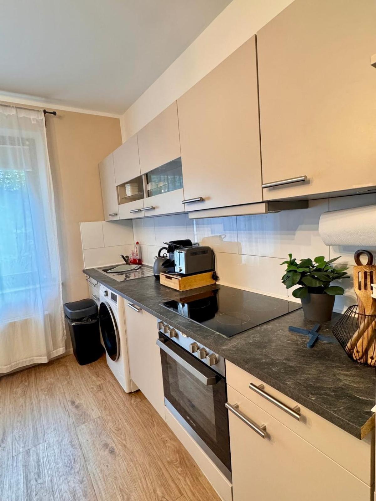 Zentrale Wohnung Direkt Am Hauptbahnhof - Bismarck Düsseldorf Exterior foto